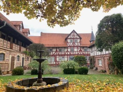 Helle 4-Zimmer-Wohnung: Leben im historischen Gebäude