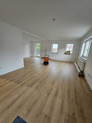Stilvolle, sanierte 4-Raum-Wohnung mit gehobener Innenausstattung mit Balkon in Kaufbeuren