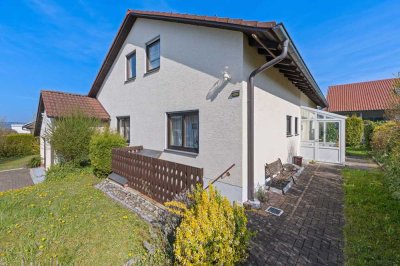 *Baindt* Einfamilienhaus in ruhiger Wohnlage mit schönem Gartengrundstück und Doppelgarage