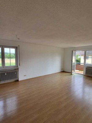 Großzügige 3 Zimmer Wohnung in Ortsrandlage