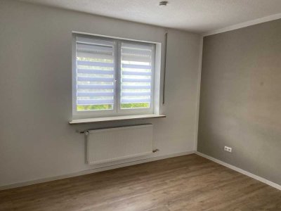 Exklusive, neuwertige 3-Zimmer-Maisonette-Wohnung mit geh. Innenausstattung mit Balkon und EBK