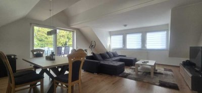 Attraktive 3-Zimmer-Eigentumswohnung mit großer Küche und komfortabelem Wohnzimmer mit hoher Decke