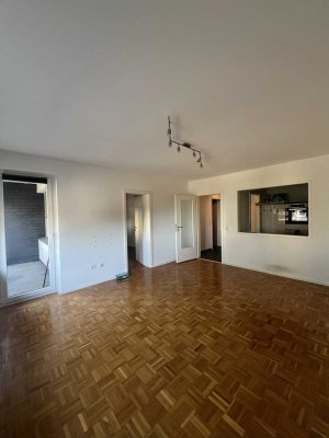 Helle, moderne 2-Zimmer-Wohnung mit Balkon und Einbauküche