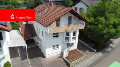 Alle unter einem Dach: Einfamilienhaus mit Einliegerwohnung in ruhiger Lage
