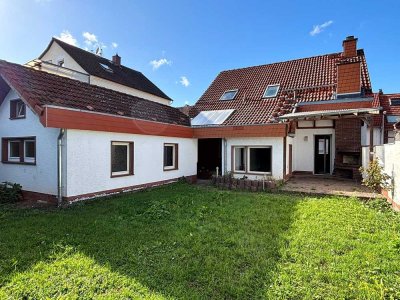 Charmantes Einfamilienhaus mit vielseitig nutzbarem Nebengebäude