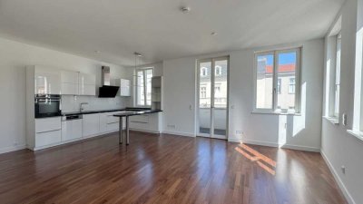 Bezugsfreie Wohnung mit 2 Balkonen, Fahrstuhl, Gäste-WC & Tiefgaragenplatz in Innenstadtlage
