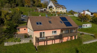 Wohnen mit Traumaussicht auf Stühlingen – charmantes EFH mit Einliegerwohnung, Garten und Garage