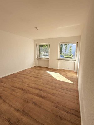 *Helle 4-Zimmer-Wohnung mit Balkon*