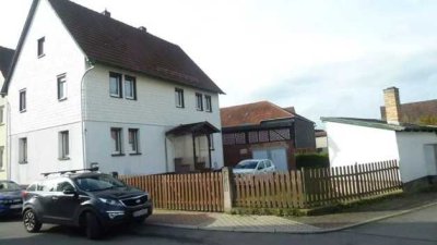 Energetisch ertüchtigtes Wohnhaus mit Pool und Garage