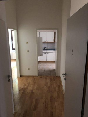 Geräumige, ruhig gelegene 2- Zimmer- Wohnung mit möblierter Küche in zentraler Lage Ried