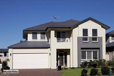 Elegantes Einfamilienhaus mit großzügiger Terrasse und Poolhaus - Der Traum für Ihre Familie