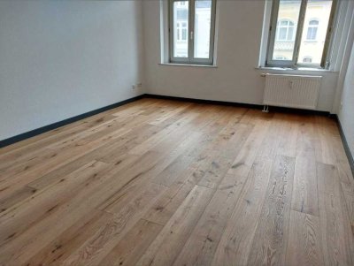 Großzügige 4-Zimmer Wohnung mit Balkon