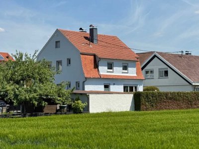 Freistehendes Ein-/Zweifamilienhaus in ruhiger Lage und mit schöner Aussicht!