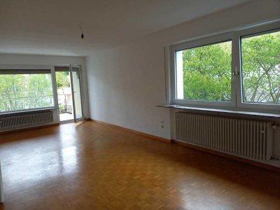Sonnige, renovierte 3-Zimmer-Wohnung mit 2 Balkonen im Rodgebiet, Dieselstraße,  Pforzheim