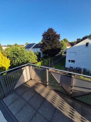 *ANFRAGESTOPP* Vollmöbilierte DG-Whg mit EBK, Balkon & Stellplatz