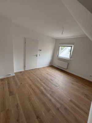 Erstbezug nach Sanierung: Geschmackvolle 2 ZKB Wohnung  in Braubach Nord zu vermieten