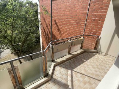 2-Zimmer-Wohnung mit Aufzug, Balkon und Wannenbad-Für Sie frisch Renoviert!