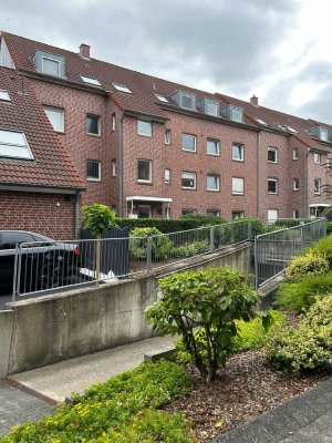 Schöne und gepflegte 3,5-Raum-Dachgeschosswohnung mit geh. Innenausstattung mit Balkon und EBK