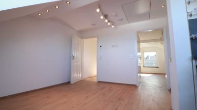 Neu & hell, luxuriöse Dachgeschosswohnung, 37 / 64 m², teilmöbliert, Einbauküche, LED-Beleuchtung