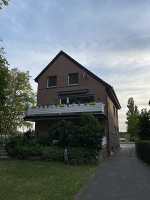 Wunderschöne Dachgeschosswohnung mit Spitzboden, Garage und Carport nahe Auesee!