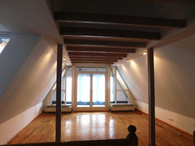 Neu renovierte Maisonette-WHG mit Flair, mod. EBK, Loggia, Fußgängerzone