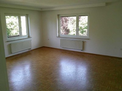 Freundliche und modernisierte 4-Raum-Wohnung mit Balkon in Weiden in der Oberpfalz