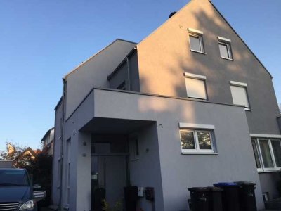 Exklusives, moderne Wohnung mit großzügigem Garten, in einem 3-Fam. Haus in sehr guter Lage