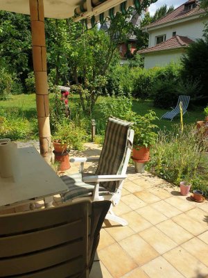 Zeitmietvertrag: charmante 4-Zimmer-Erdgeschosswohnung mit weitläufigem Garten, Terrasse und EBK