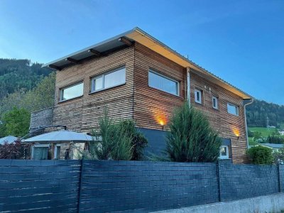 Neuwertiges wunderschönes Haus mit 3 Wohnungen