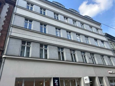 Helles, ruhiges Apartment im Dachgeschoss mit Tageslichtbad mitten in der City!