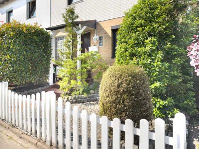 Wohnen in der Vogelsiedlung: Behagliches Reihenmittelhaus ruhig und zentral in Bargteheide