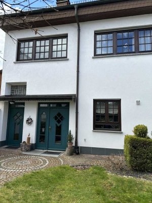 PROVISIONSFREI für den Käufer: 2- Familienhaus , seltener Gelegenheit in Obertshausen-Hausen