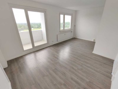 2 Monate kaltmietfrei!6-Raumwohnung in grüner Lage!!! - Laminatboden + zwei Bäder + EBK-Option