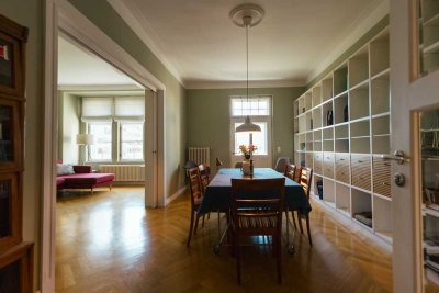Traumhafte 5-Zimmer-Altbauwohnung mit zwei Balkonen und Garten in Toplage Neuhausen