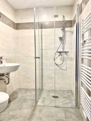 Neu sanierte 3 - Raumwohnung mit Balkon, Dusche und Aufzug, Am Sportpark 24 ab November 25 fertig!
