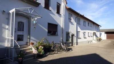 Renditeopjekt Gebäude mit 4 Wohnungen, Scheune und Wagenhalle in Hessheim