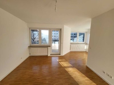 Helle und modernisierte 2-Zimmerwohnung mit Balkon in Augsburg-Lechhausen zu vermieten