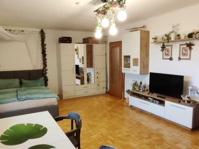 ”Gut geschnittene 1-Zi.-ETW mit Aufzug und Stellplatz in gepflegter Wohngegend von Tamm”