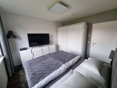 Geschmackvolle, vollst. renovierte 2,5-Zimmer-Wohnung mit lux. Innenausstattung mit EBK
