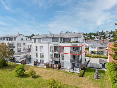 Modern und licht: 3,5 Zimmer im Ortskern, 2. OG, ruhige Lage mit EBK, TG -Spl. und Balkon
