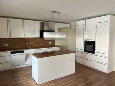 Schöne Etagenwohnung in Hagenbach mit Balkon & Küche