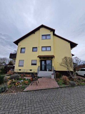 Attraktive 125 qm Wohnfläche  aufgeteilt in 81 qm EG-Wohnung mit Terrasse und 44 qm Souterrain.