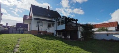 UBSTADT: Riesen Grundstück mit 1-2 Familienhaus und zus. Baufenster, 8 Zimmer, 2 Bäder.
