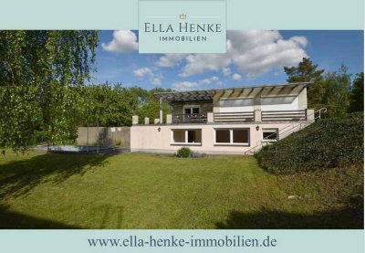 Repräsentativer, teilsanierter Bungalow auf 2.100m² Parkgrundstück...