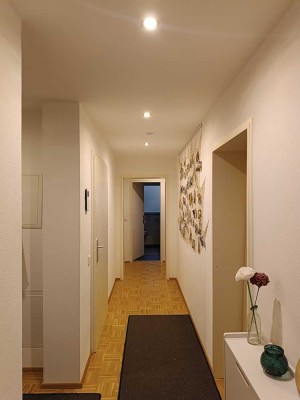 Schöne und neuwertige 3,5-Zimmer-EG-Terrassenwohnung mit geh. Innenausstattung mit Balkon und EBK