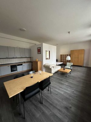 Wohnen mit Stil – Möblierte Wohnung in historischem Ambiente -sofort bezugsfrei
