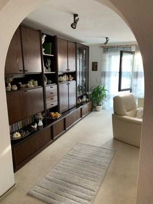 Attraktive 5-Zimmer-Wohnung mit gehobener Innenausstattung mit Balkon und EBK in Schelklingen