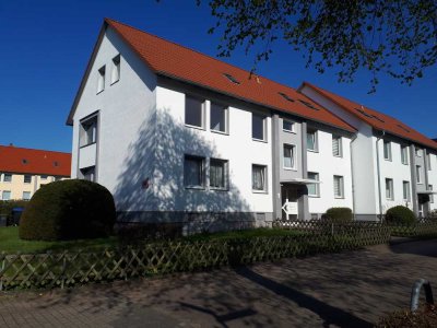 *Ruhig gelegene 2-Zimmerwohnung mit Loggia + Zusatzraum im DG am Stadtrand von Bad Pyrmont*