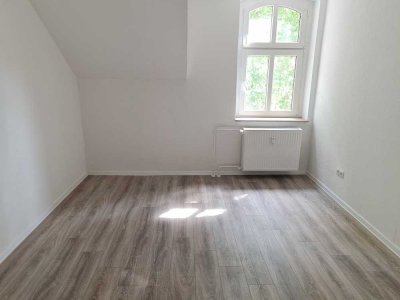 Renovierte 2-Zimmer-Wohnung im Dachgeschoss zu vermieten!