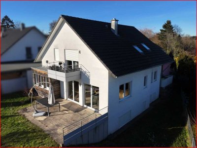 Willkommen in Ihrem neuen Zuhause!

Familienfreundliches Haus in idyllischem Wohnareal